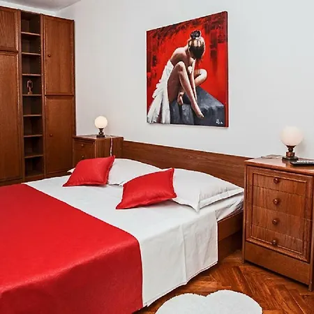 Daire Milana - Cozy With Free Parking Split