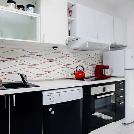 Milana - Cozy With Free Parking ספליט