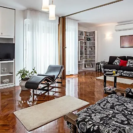 Milana - Cozy With Free Parking Спліт