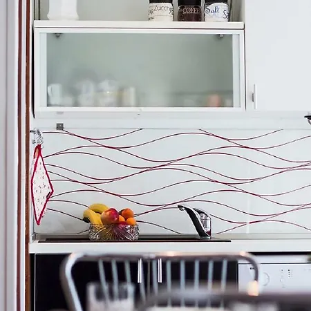 Milana - Cozy With Free Parking