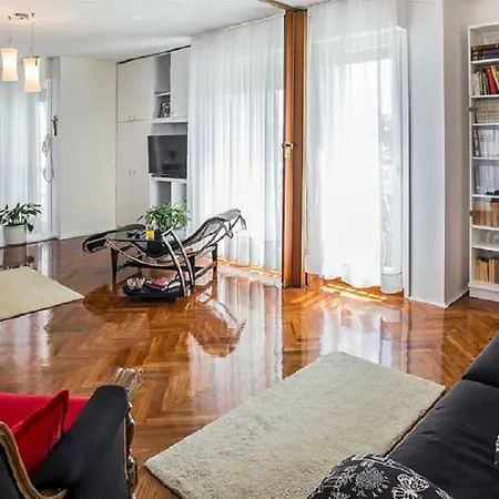 Milana - Cozy With Free Parking Спліт