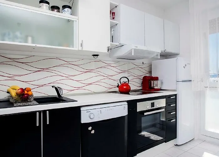 Milana - Cozy With Free Parking 斯普利特