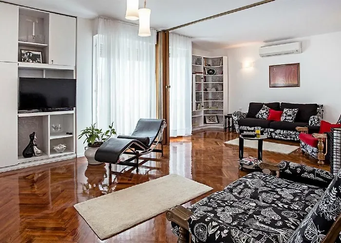 Milana - Cozy With Free Parking 斯普利特