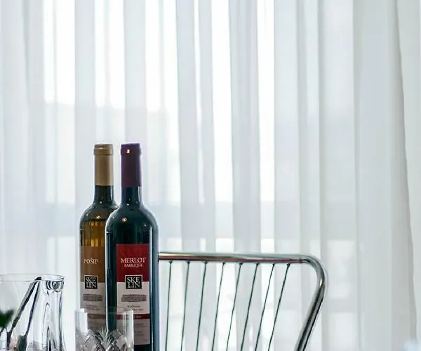 Milana - Cozy With Free Parking 公寓 *