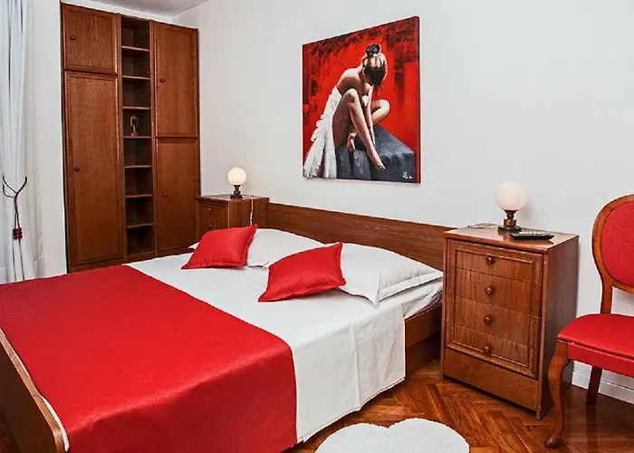 公寓 Milana - Cozy With Free Parking 斯普利特