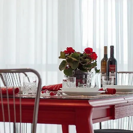 Milana - Cozy With Free Parking